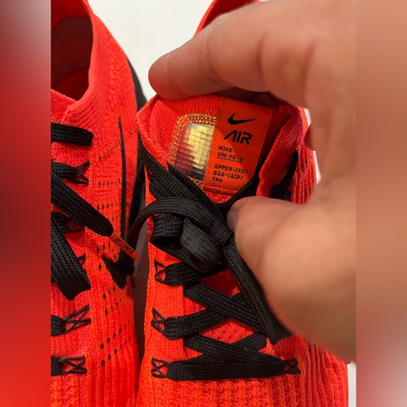 Nike Air Red Vapormax Sneakers in Flash Crimson Sz. 11 - Picture 5 of 8